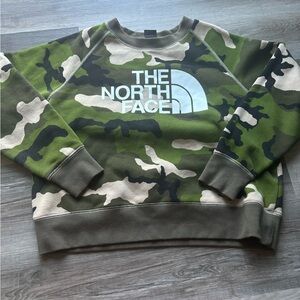 The North Face Boxy Fit Women’s Sz L Logo Graphic Green Camouflage
